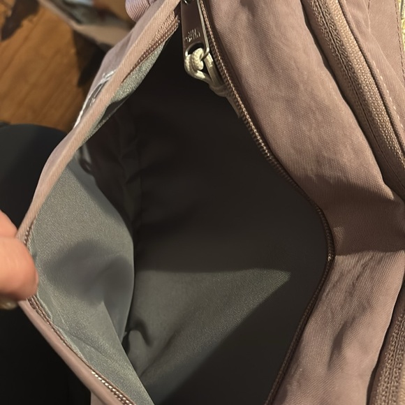 The North Face Berkeley Crossbody Bag Fawn Colored - Picture 4 of 7